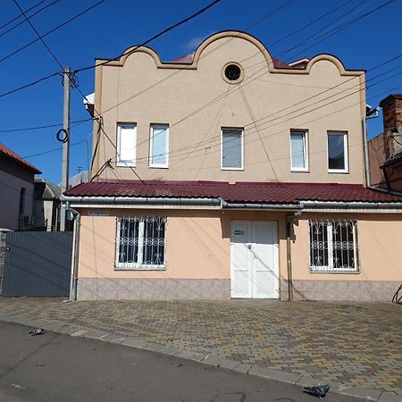 Apartments Domovik On Beregovskaya 3 Mukachevo Exterior foto