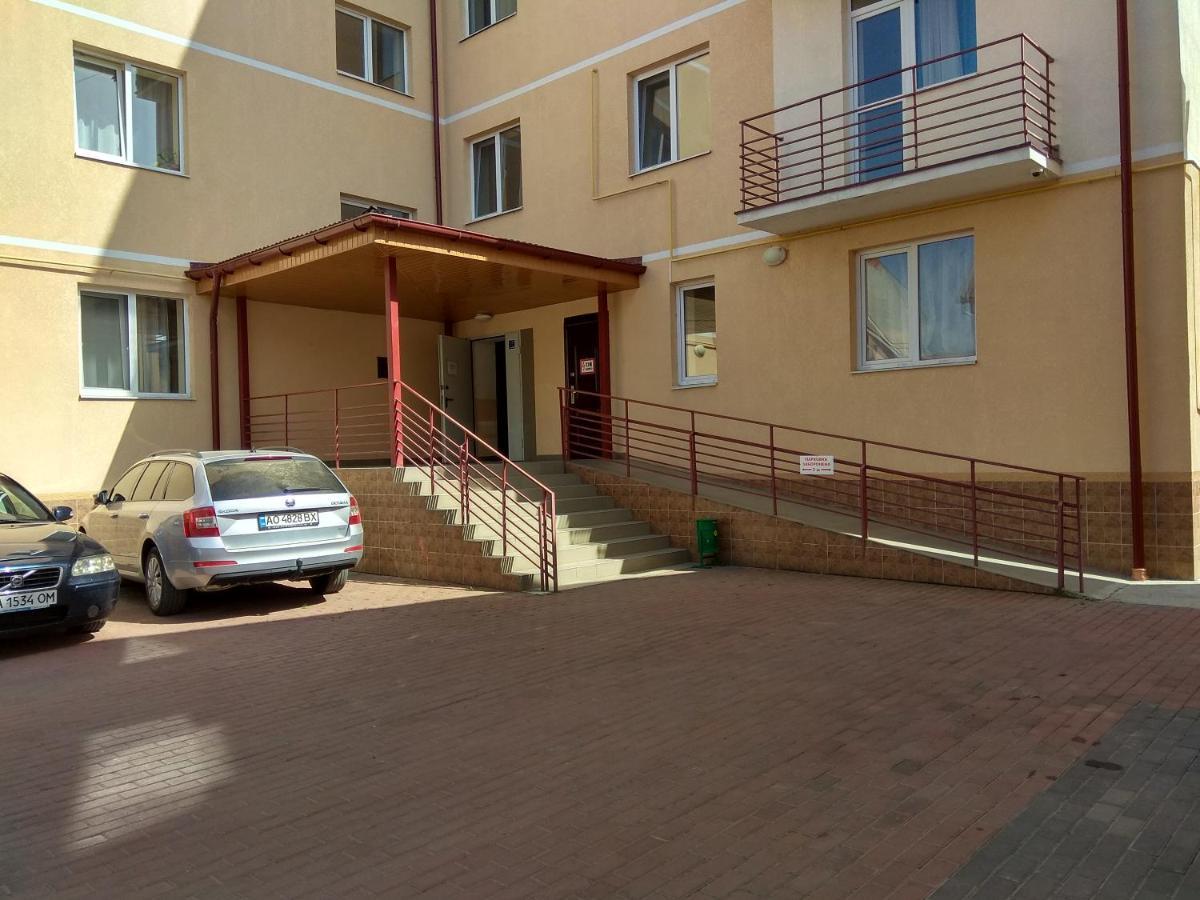 Apartments Domovik On Beregovskaya 3 Mukachevo Exterior foto